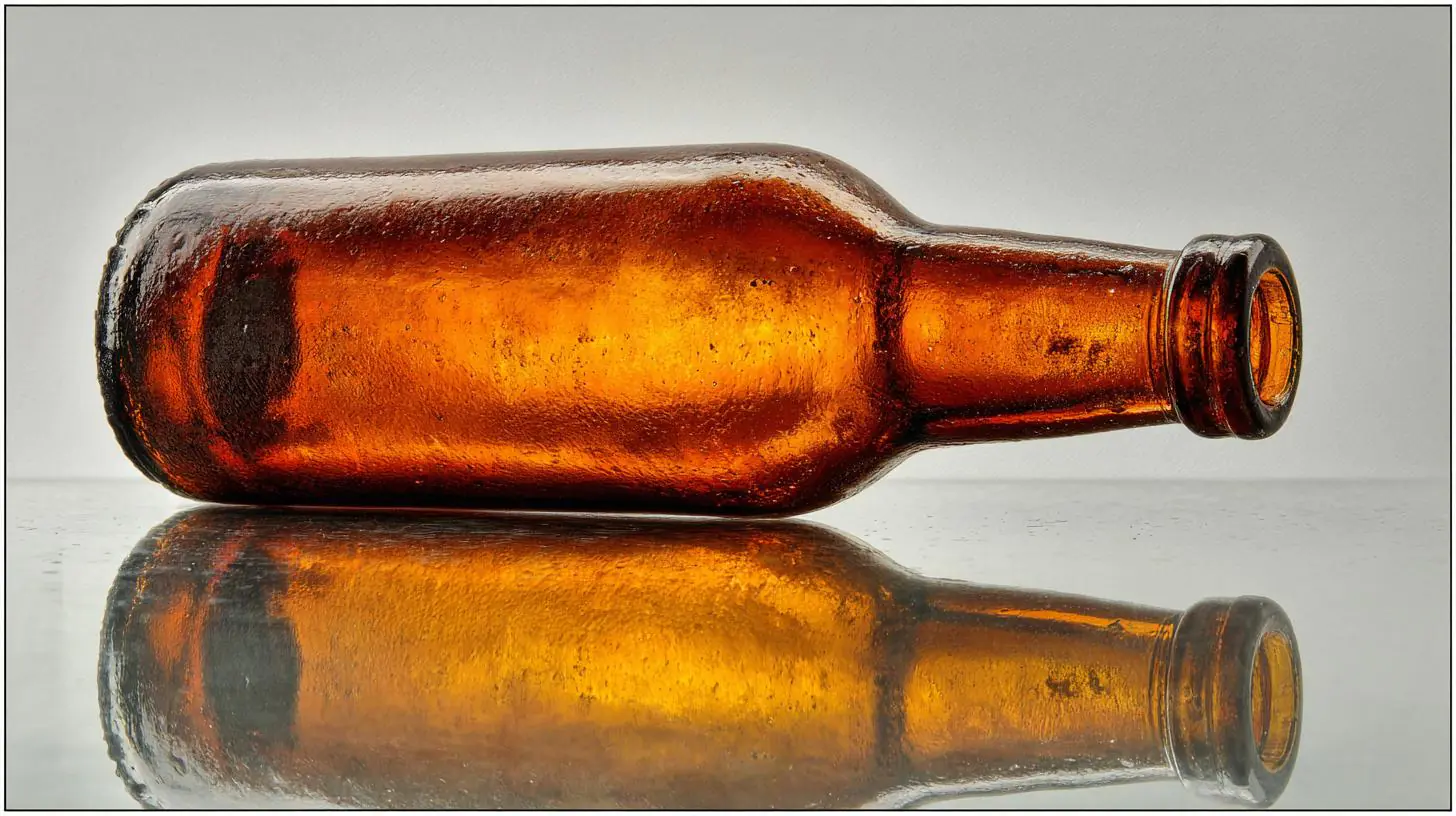 Proč má pivo lahvové dno? Odpověď vás překvapí. Historie a technika ve skleněném tvaru